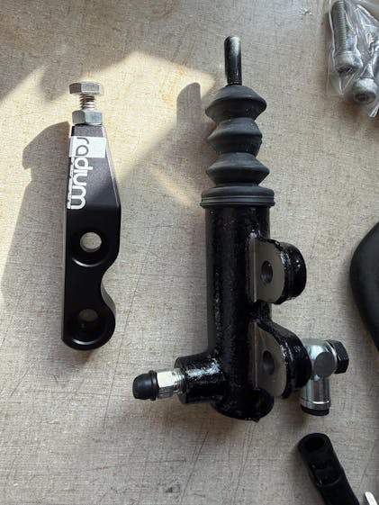 OEM Clutch Slave Cylinder | Mitsubishi Evo 7/8/9/X (MD748617