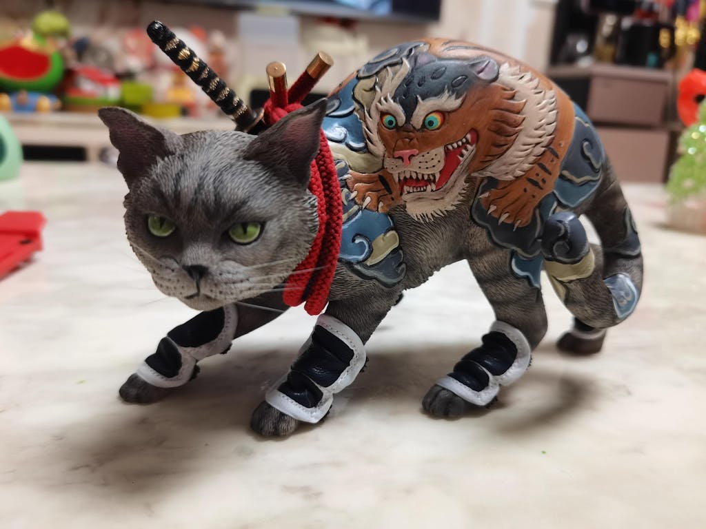 1/4 Japanese-Style Cat Model - Artistic Cat Figurine Collection