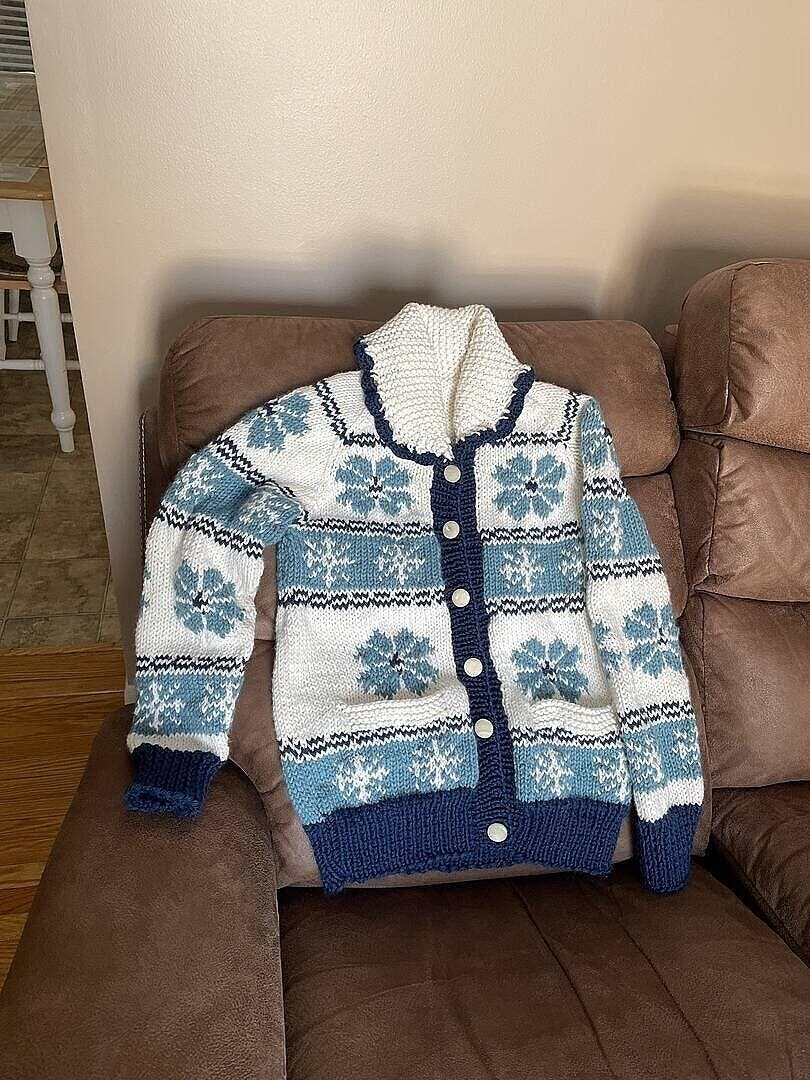 Men's Snowflake Cardigan Pattern – Mary Maxim