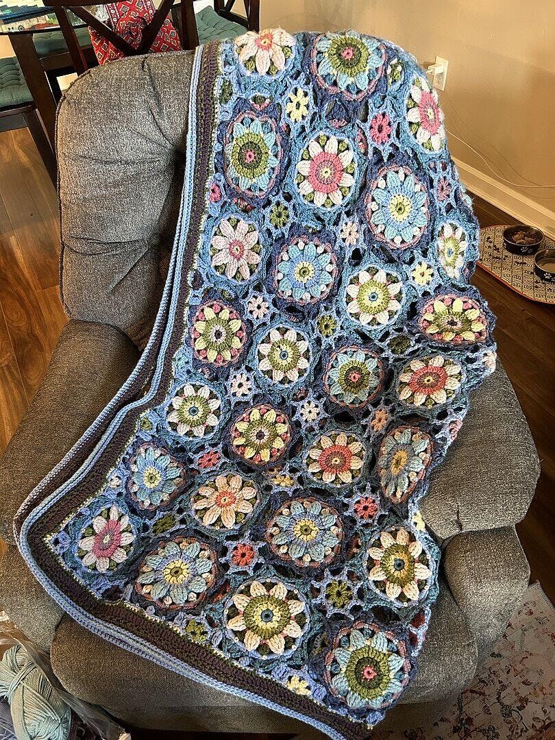 Summer Palace Throw – Mary Maxim