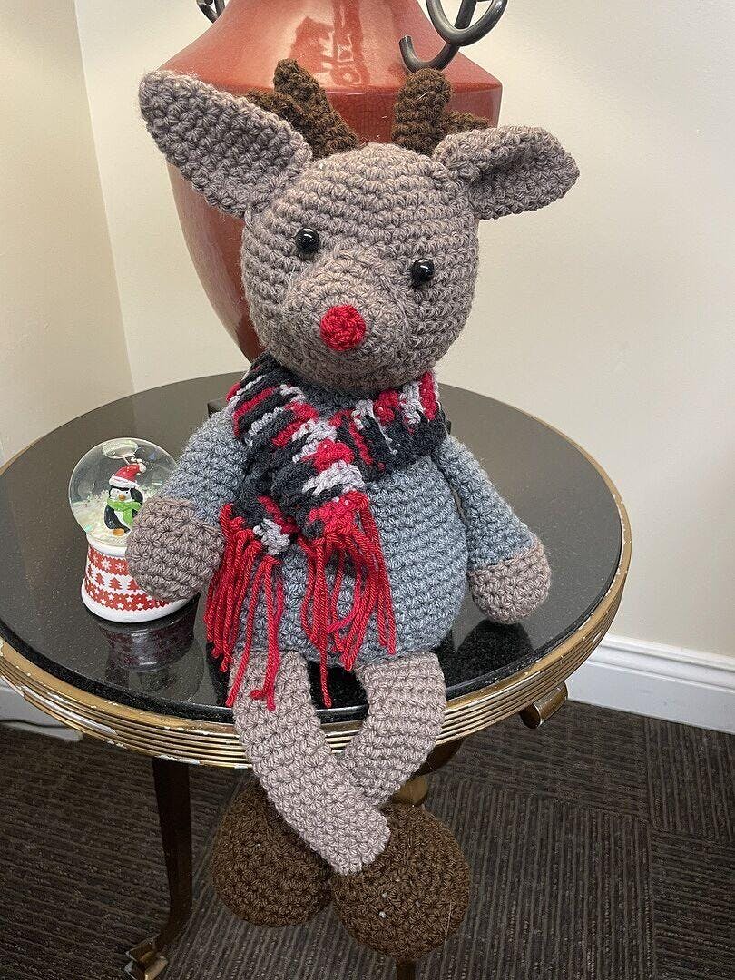 Holiday Shelf Sitters – Mary Maxim