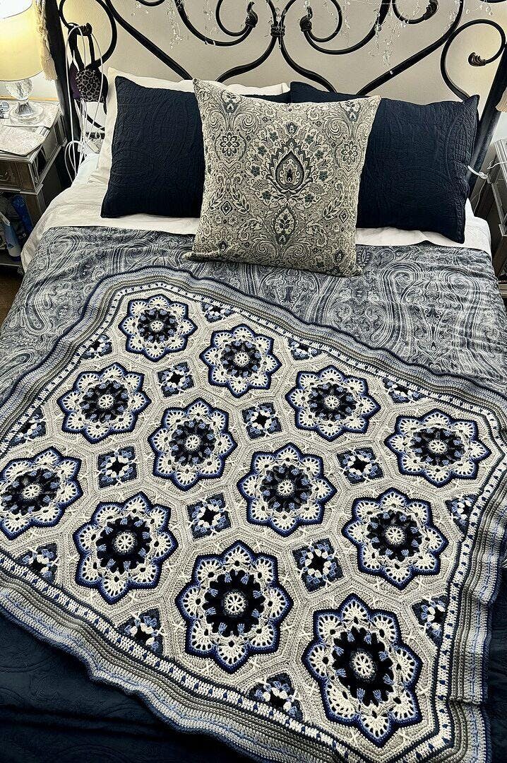 Blue Delft Blanket – Mary Maxim
