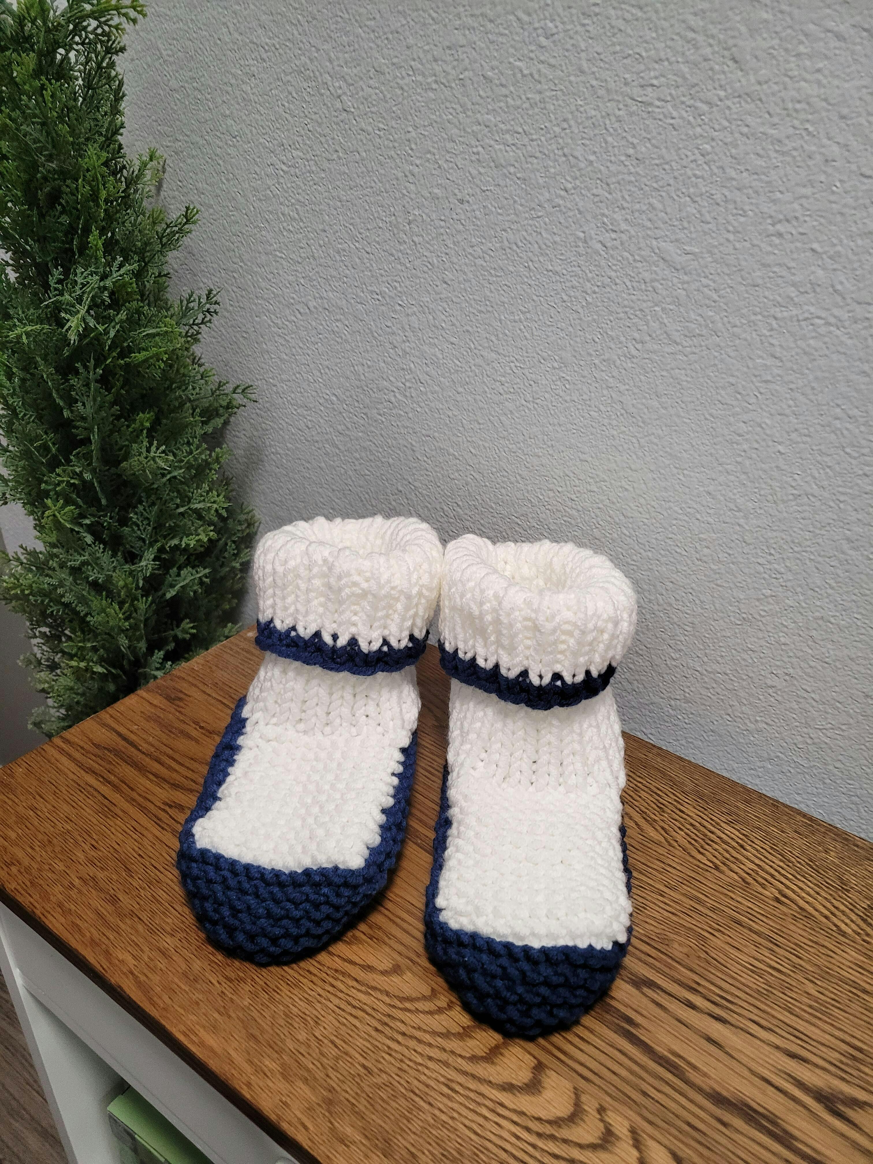 Bulky Knit Slippers Pattern – Mary Maxim