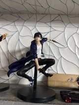 SUNG JINWOO ACTION FIGURE WITH STAND AND DAGGERS (22 CM HEIGHT) - SOLO LEVELING