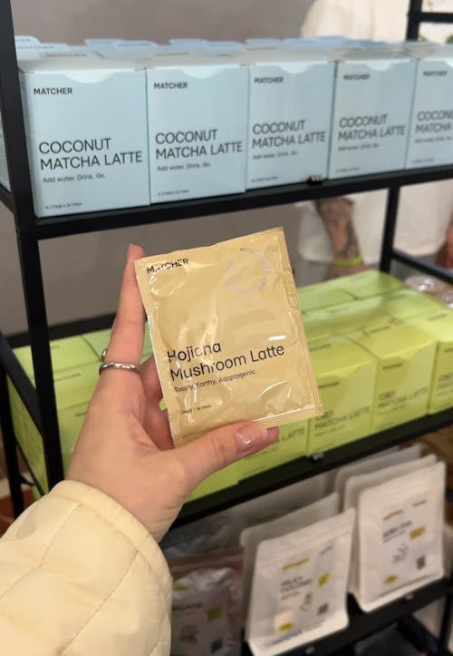 Кокосовий ходжича лате з адаптогенами