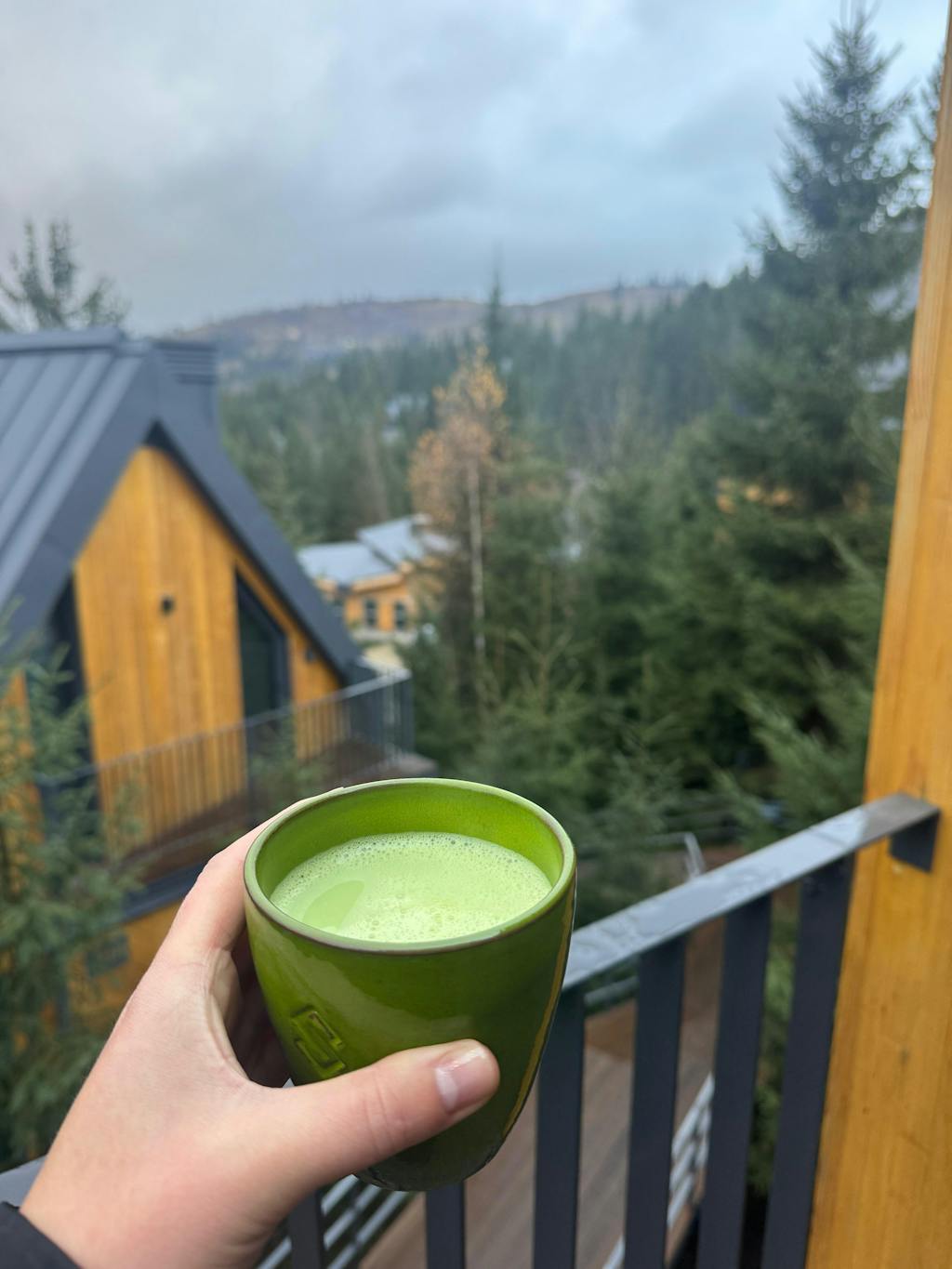 Кокосовий CBD матча лате