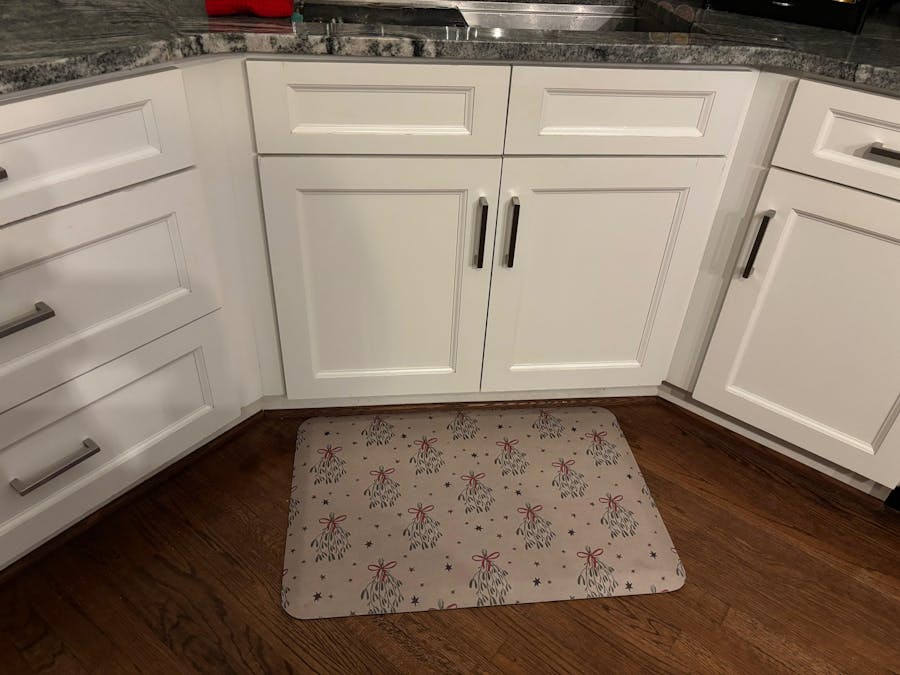 Happy Feet Merry Mistletoe