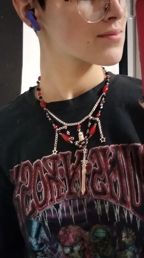 Collier "fantôme rouge"