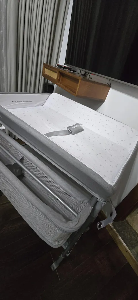 Maydolly 248 Portable & Waterproof Baby Changing Table