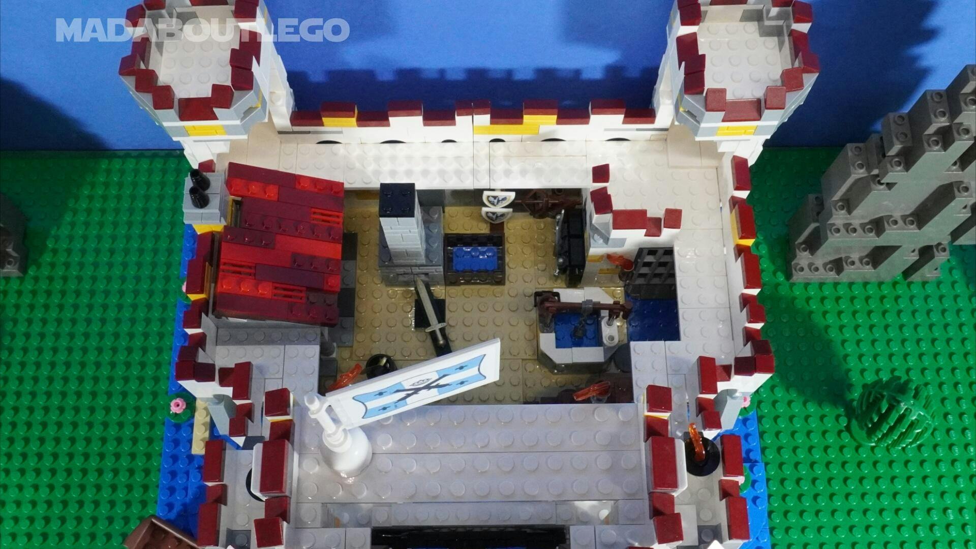 ZITIANYOUBUILD Odd Castle by the Sea, Castle Keep Modular