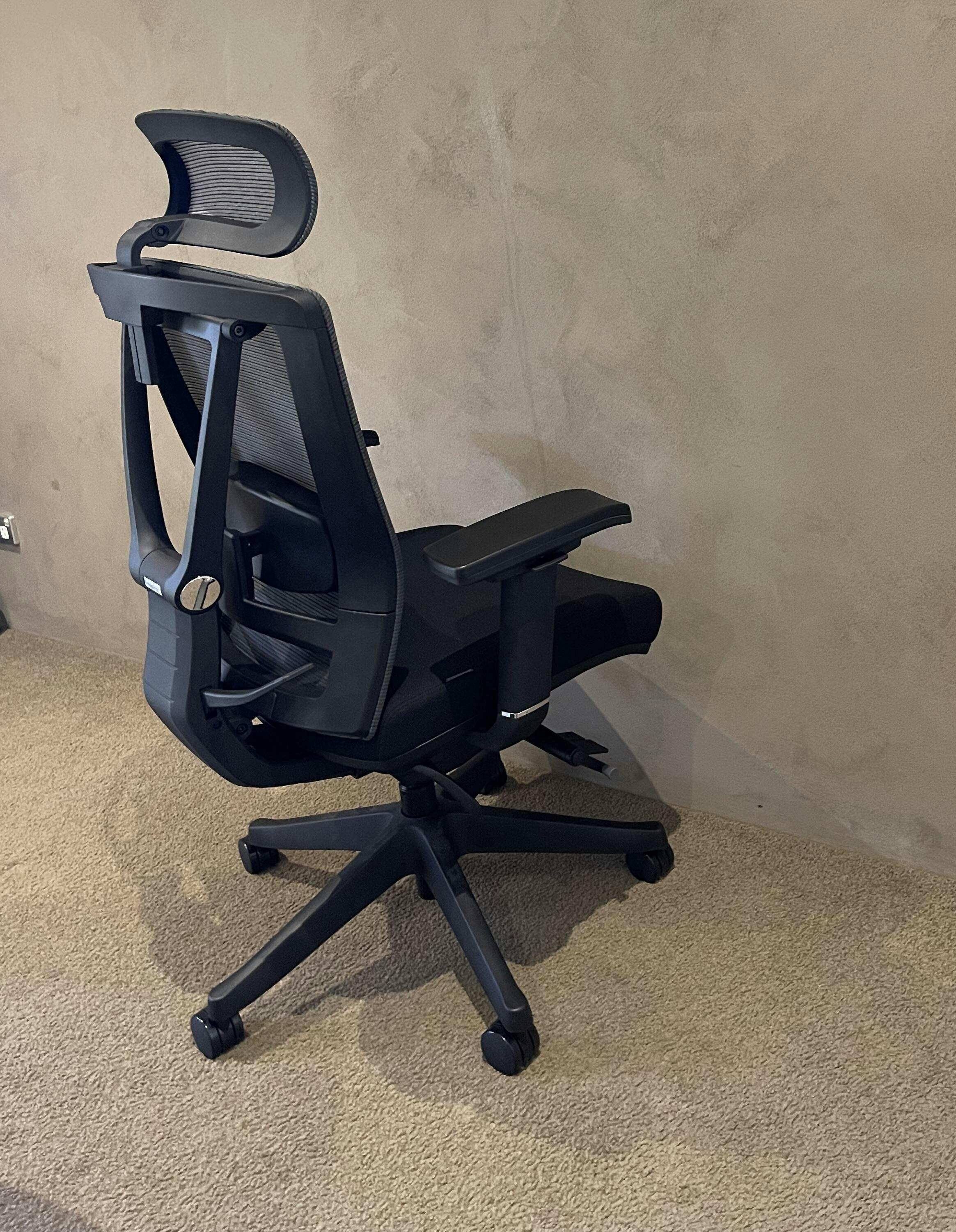 Fully adjustable erogonomic office chair | Best Design