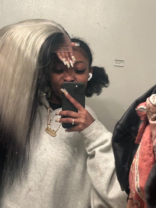 Megalook 13x4 Lace Frontal 613 Blonde Ombre Body Wave Wigs Invisible Knots Natural Hairline