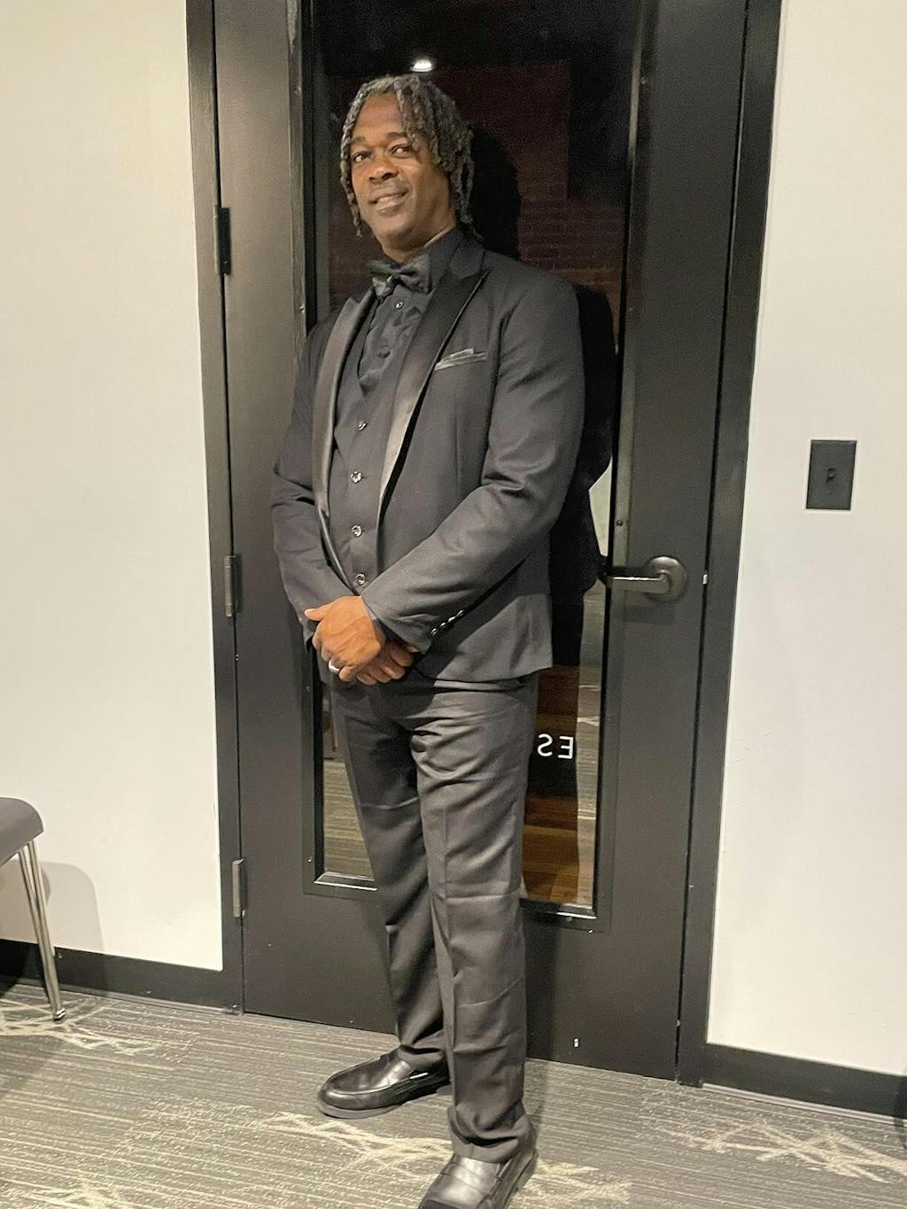 Fashion Men's 3 Pieces Flat Peak Lapel Tuxedos For Party (Blazer+vest+Pants)