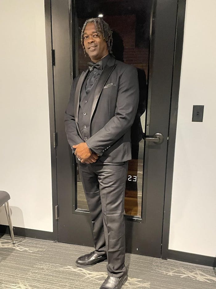 Fashion Men's 3 Pieces Flat Peak Lapel Tuxedos For Party (Blazer+vest+Pants)