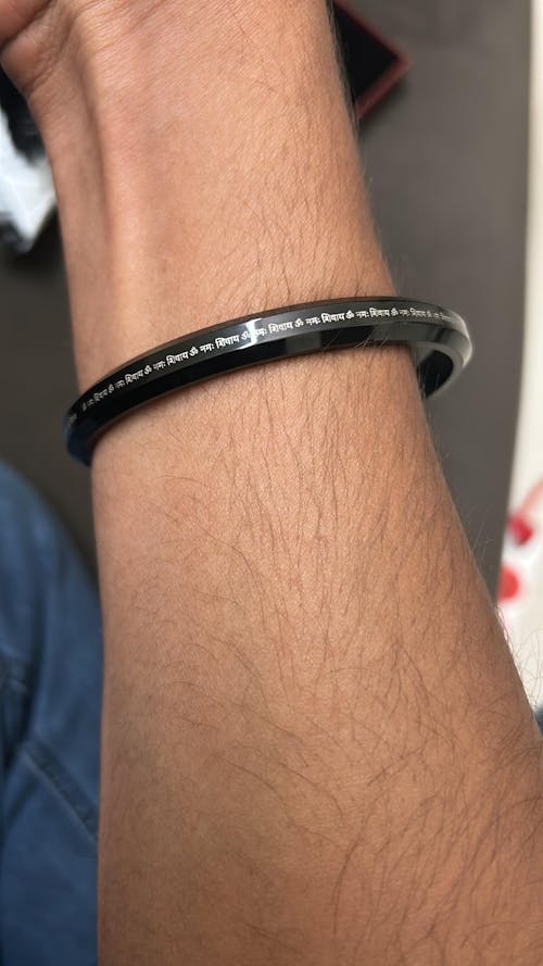 Om Namah Shivay MicroCarved Round Kada