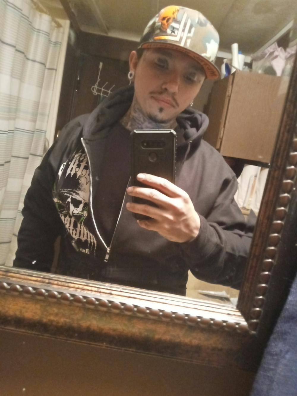 WRECK ZIP HOODIE
