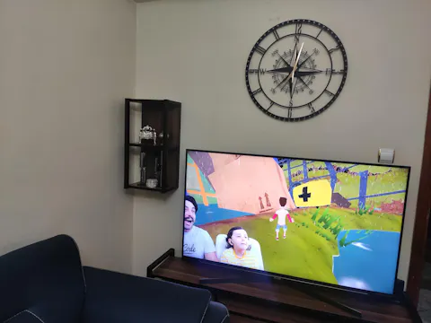 Pusula Temalı Türkçe Rakamlı Dekoratif Metal Duvar Saati