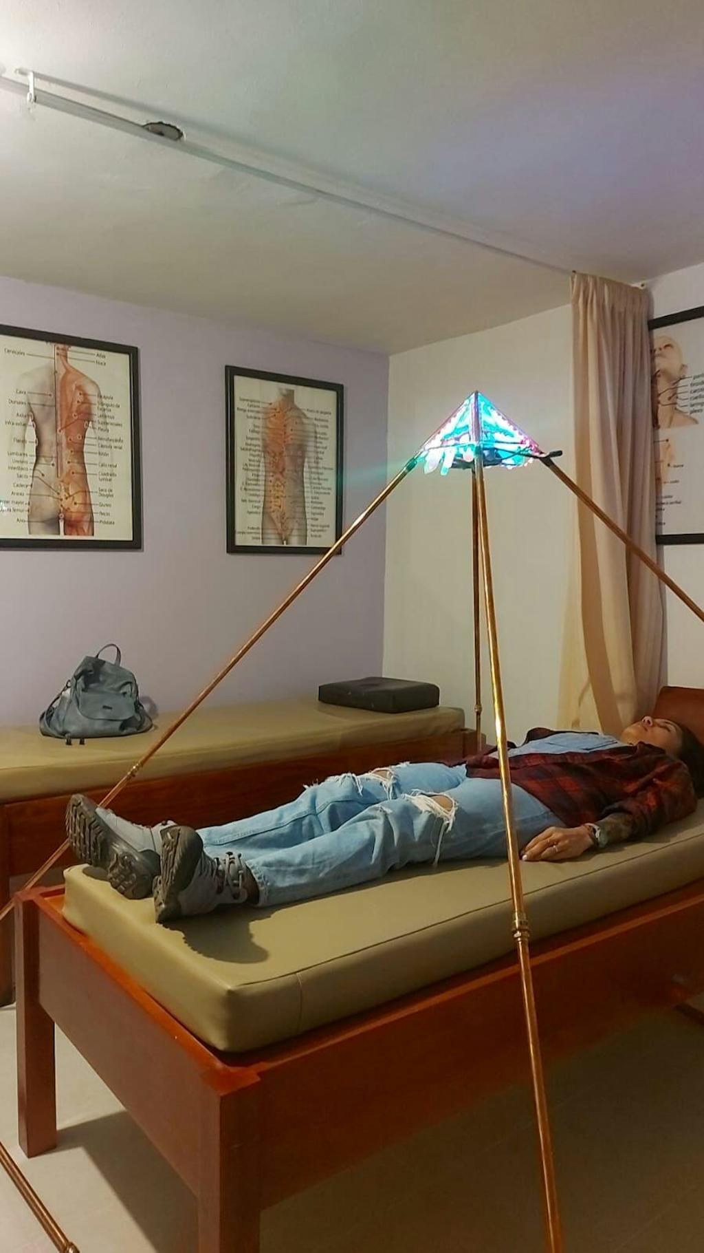 Pirámide Orgonita de Torsión: Campos de Espín y Protección