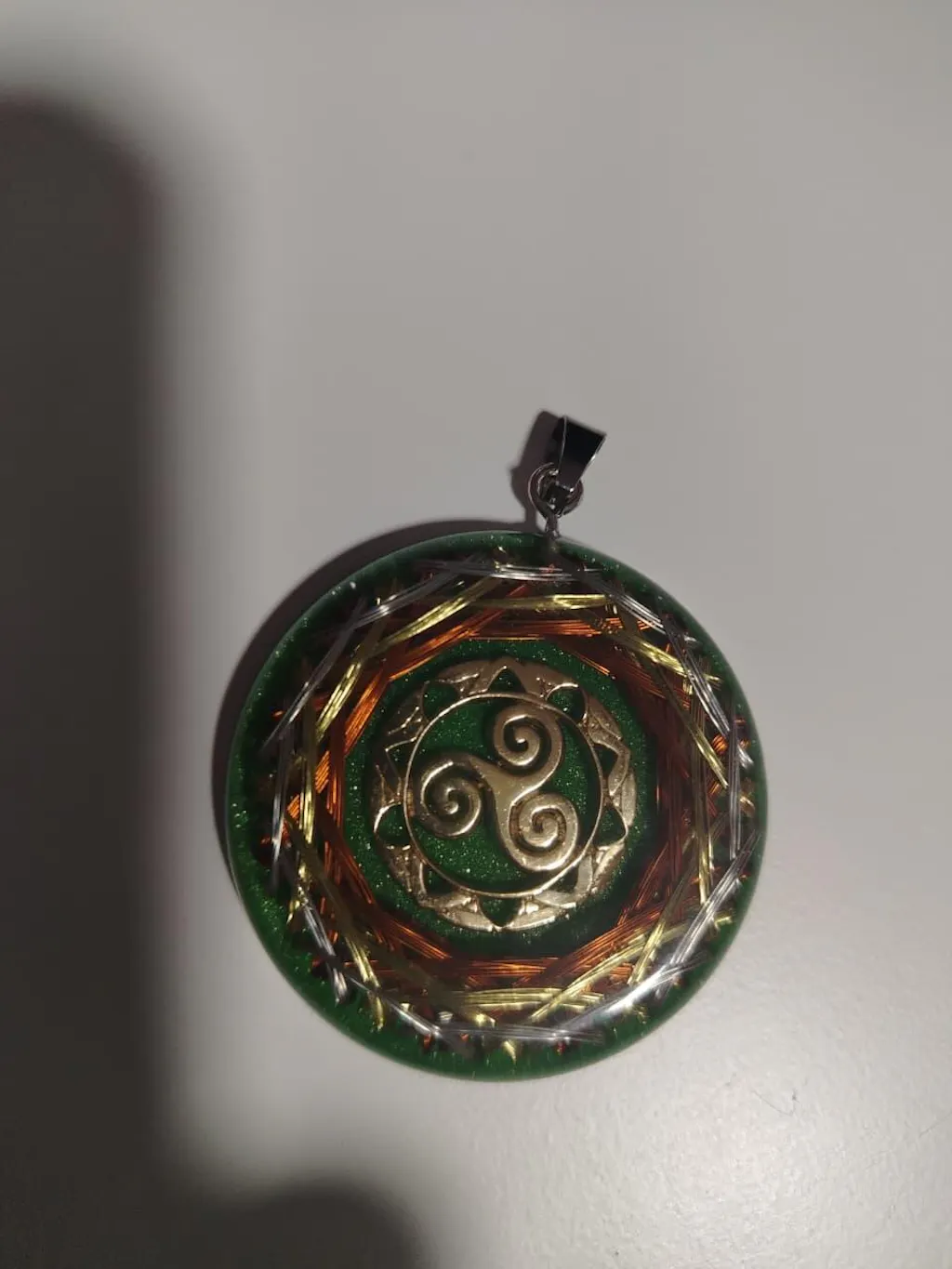 ✨ Nuevo Collar de Orgonita con Triskel de Oro ✨ para Equilibrio y Protección : Energía de Nueva Generación