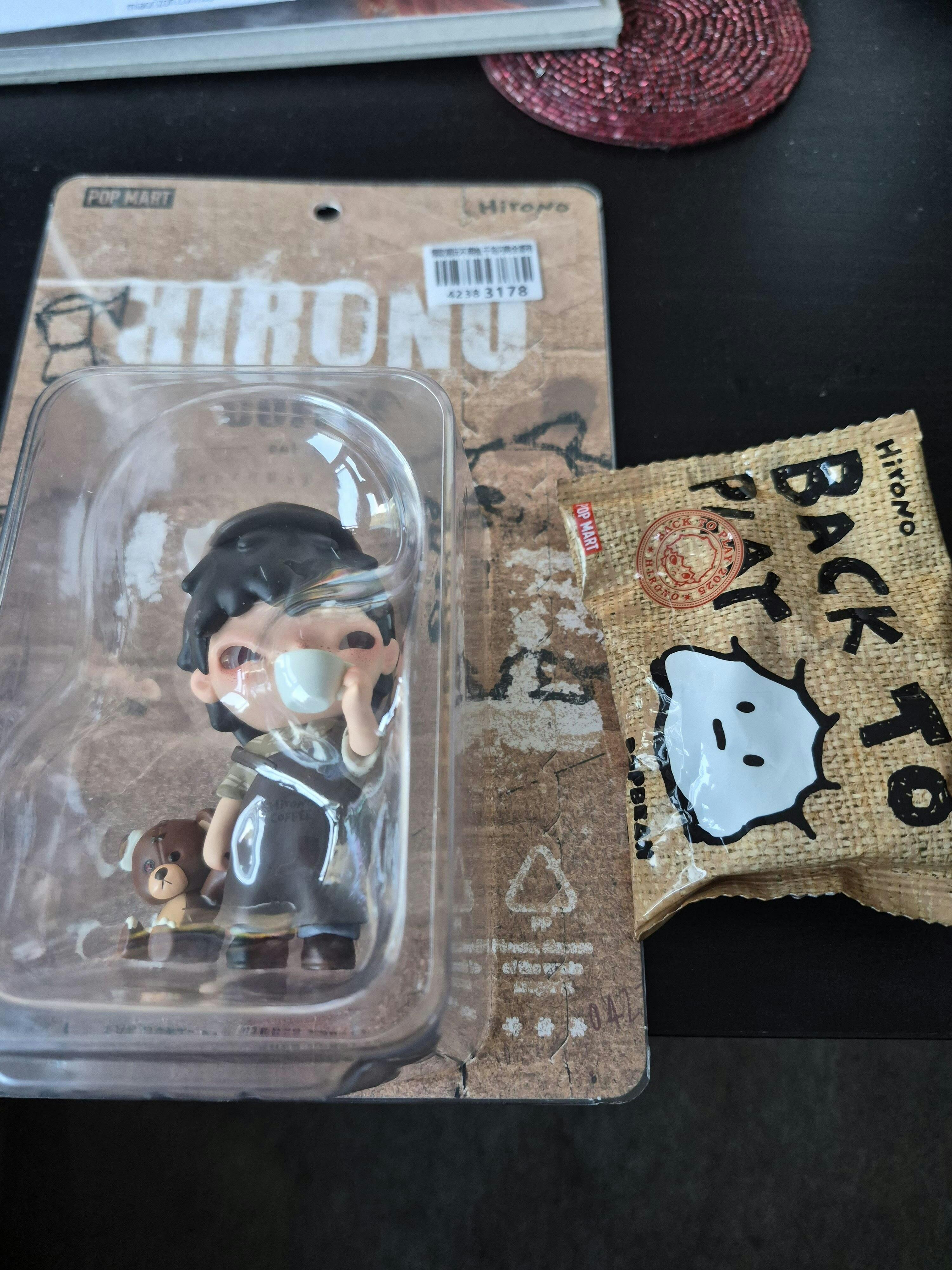 Hirono Back To Play Mini Figurine | Miaorizon