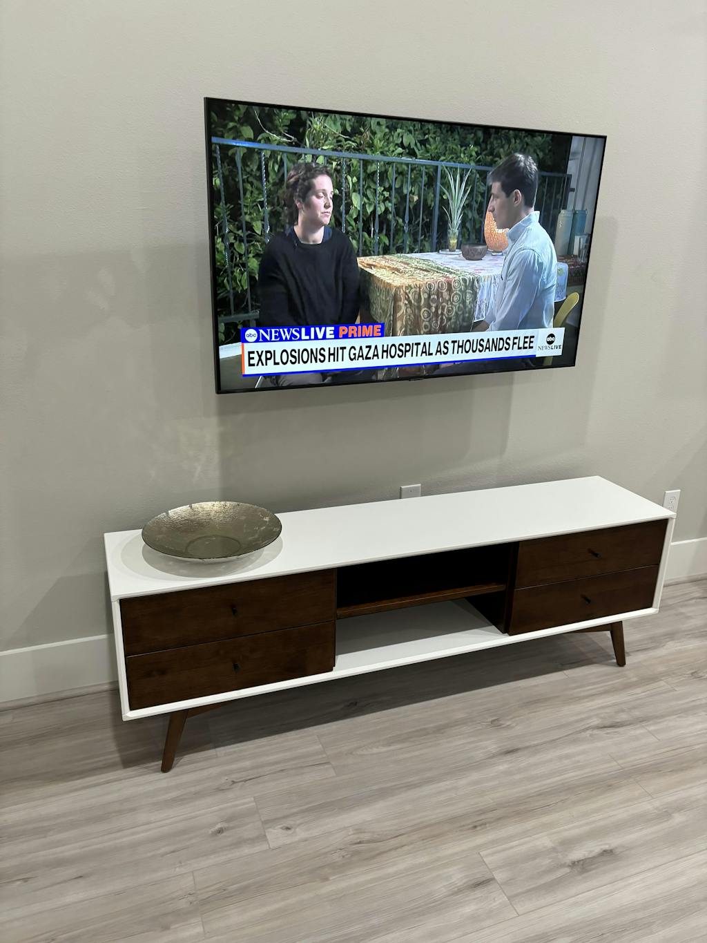 Noak Mid Century Modern Style TV Stand White MidinMod TX