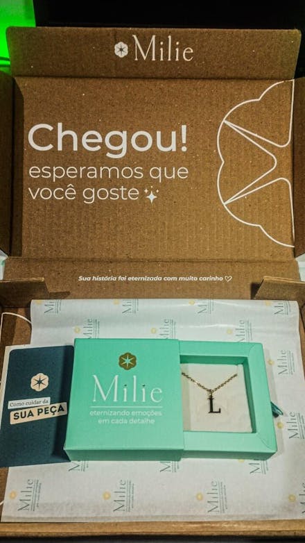 Colar com Pingente em Formato de Letra Personalizada em Aço Inox Premium