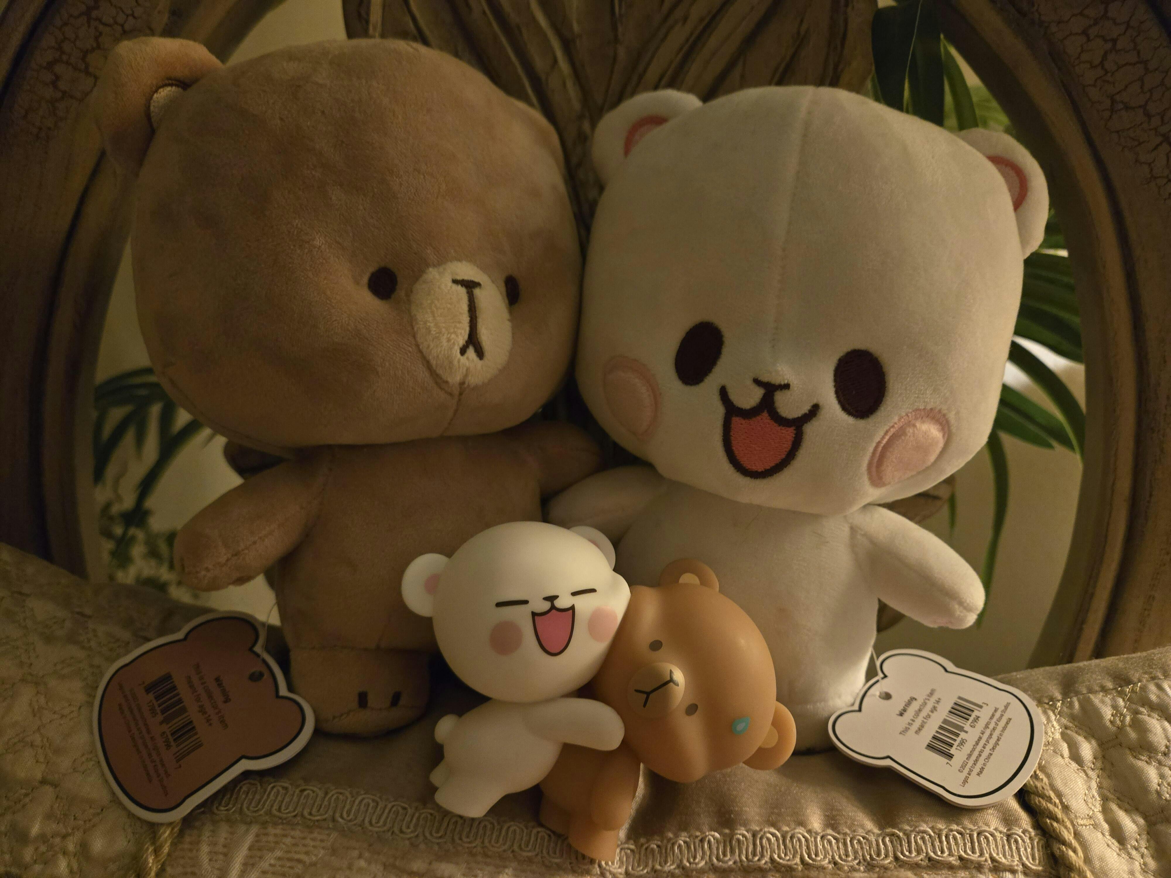 Milk Mocha Hugging Figurine (sku: MMB-717995680116