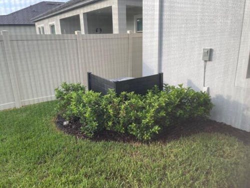 Costway Air Conditioner Fence 48-Inch Privacy Screen 2-Panel for Trash Can with Metal Stakes