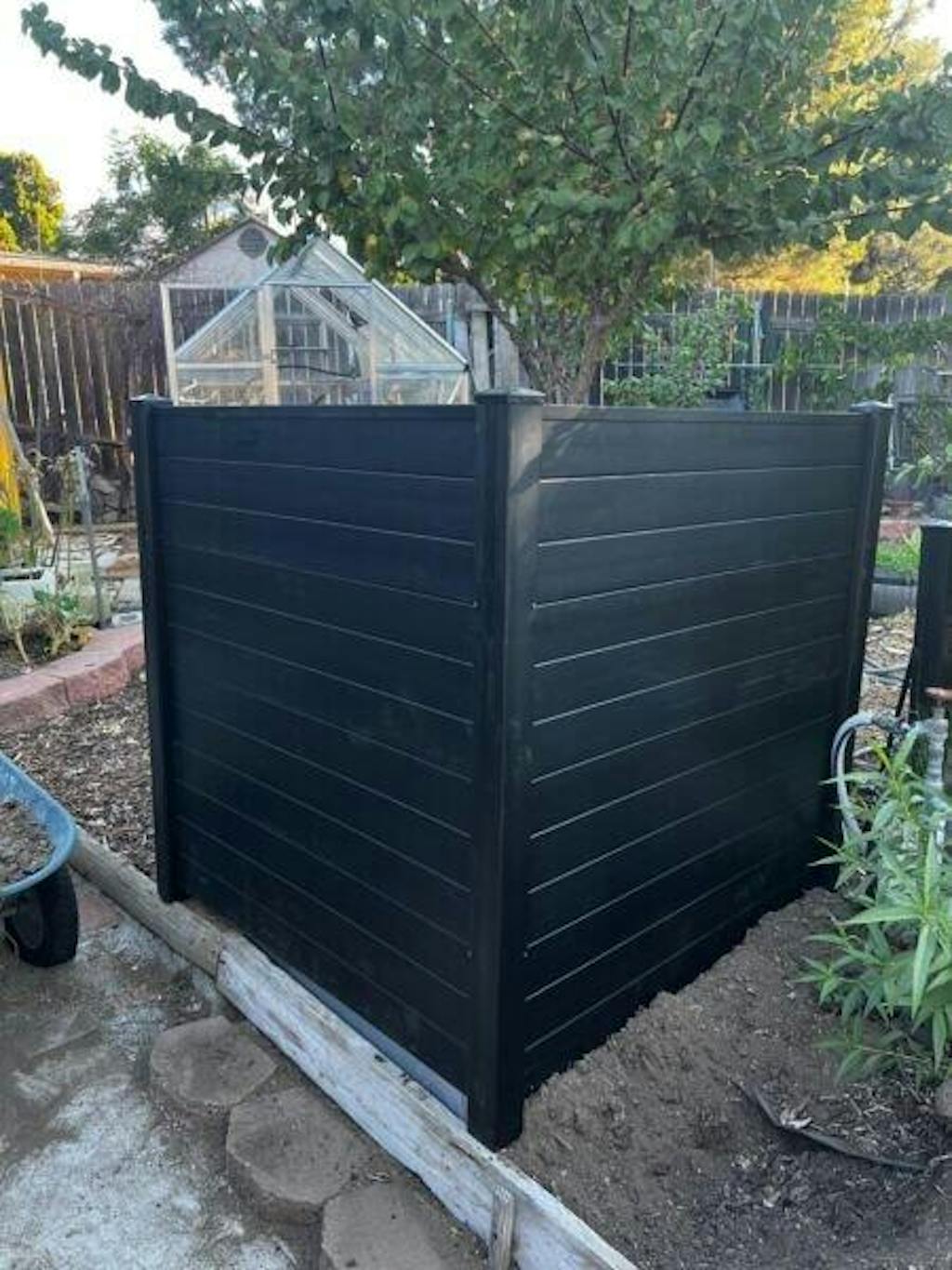 Costway Air Conditioner Fence 48-Inch Privacy Screen 2-Panel for Trash Can with Metal Stakes