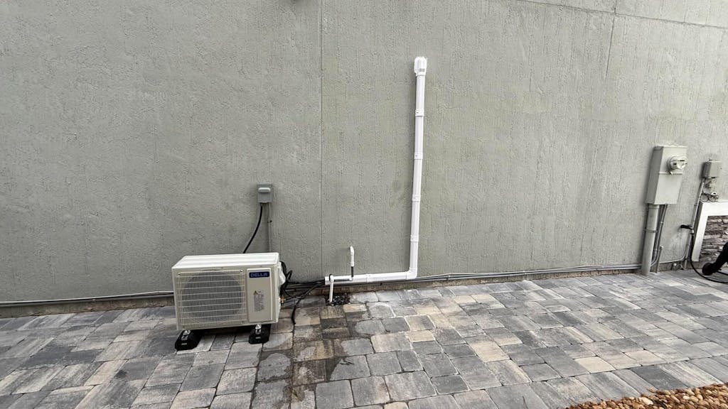 Della Umbra Series 12000 BTU SEER2 17 Mini-Split Heat Pump AC - Up to 550 Sq.Ft.