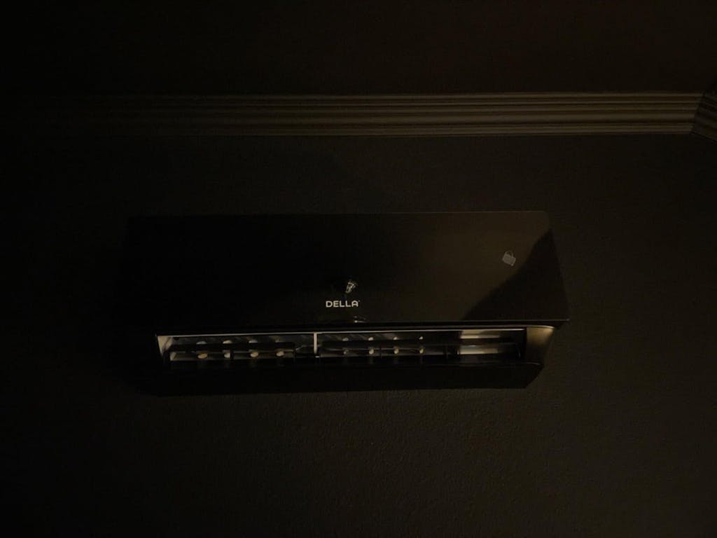 Della Umbra Series 12000 BTU SEER2 17 Mini-Split Heat Pump AC - Up to 550 Sq.Ft.