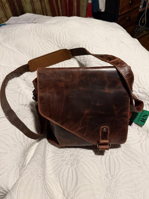 Noah Leather Messenger Bag – Unisex – Chestnut