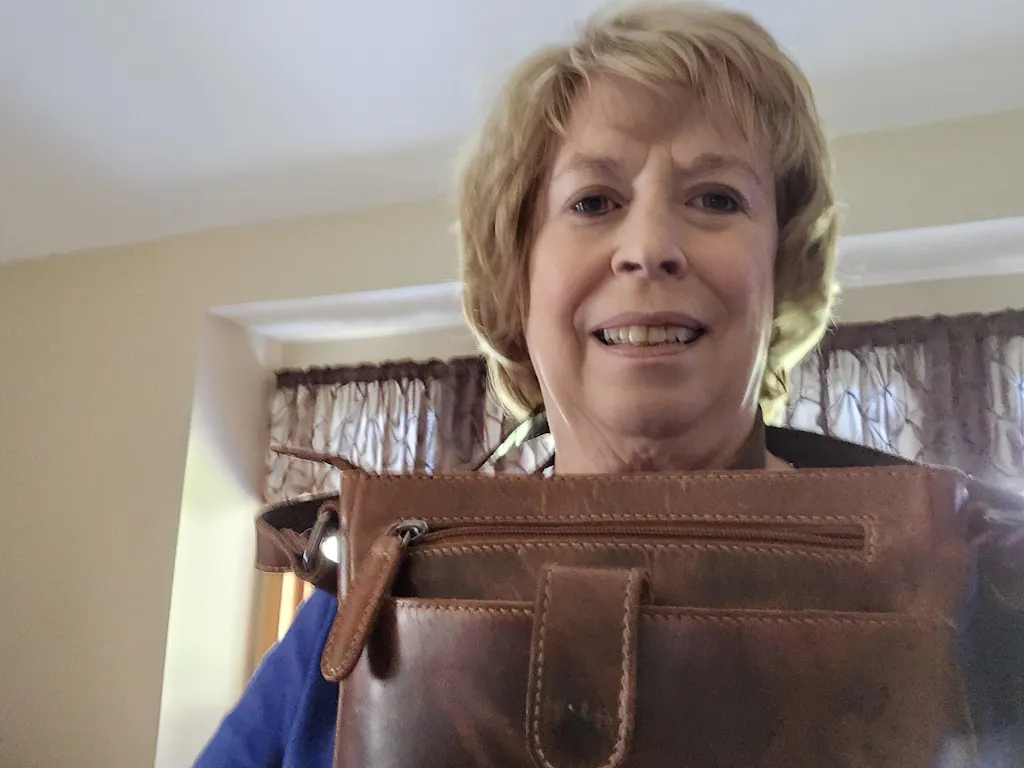 Kingston Leather Crossbody Bag – Unisex – Chestnut