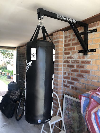 MANI SPORTS Fixed Wall Bracket + 120cm 4ft Punching Bag + Mitts + Bag Chain  + Hook