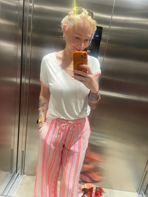 Sommerhose mit buntem Print, rose