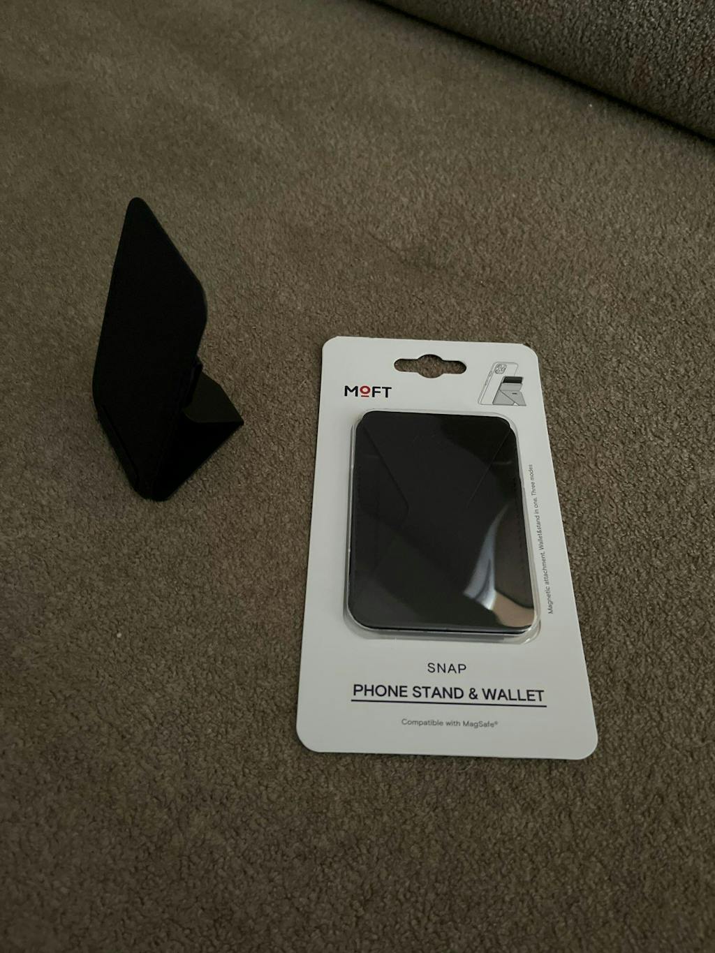 MOFT Snap-On - stojak na telefon i portfel (kompatybilny z MagSafe®)