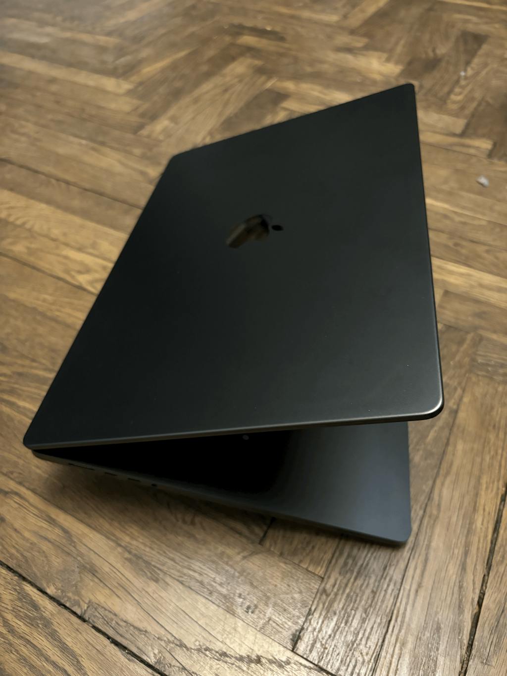 MOFT Stand - samoprzylepna podstawka do laptopa