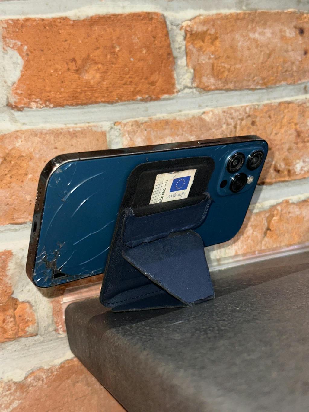 MOFT Snap-On - stojak na telefon i portfel (kompatybilny z MagSafe®)