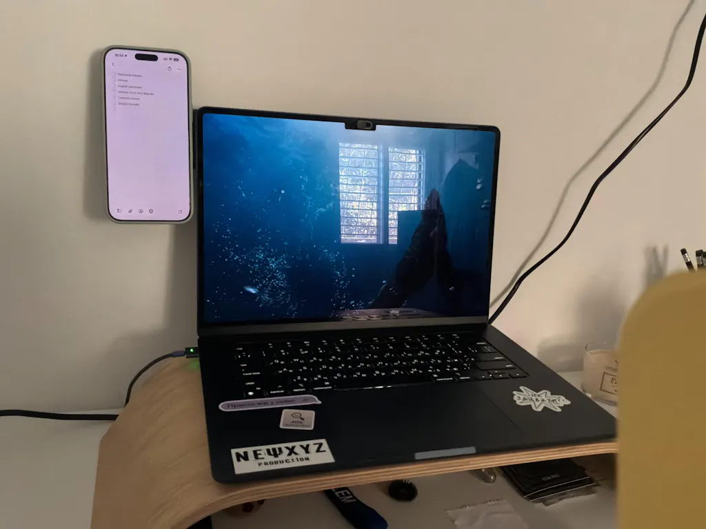Moft Flip Mount - розкладне кріплення для телефону