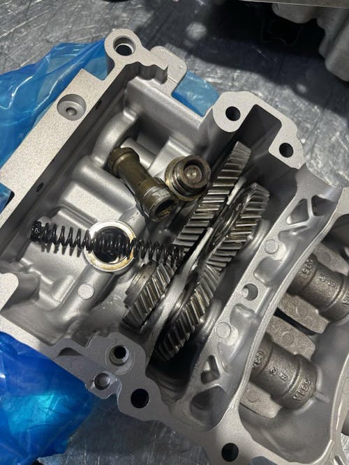 2006-2008 Volkswagen Passat 2.0 FSI 110kw (150ps) Ensemble d'équilibrage d'arbre Pompe à huile 06D103295 06B103535G