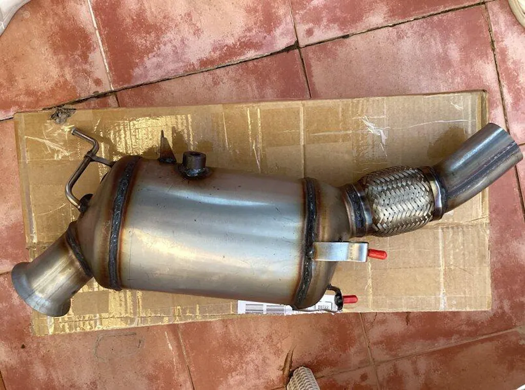 Filtre à particules diesel DPF 18307812279 18307812281 pour BMW 120d E81/E82/E87/E88 N47