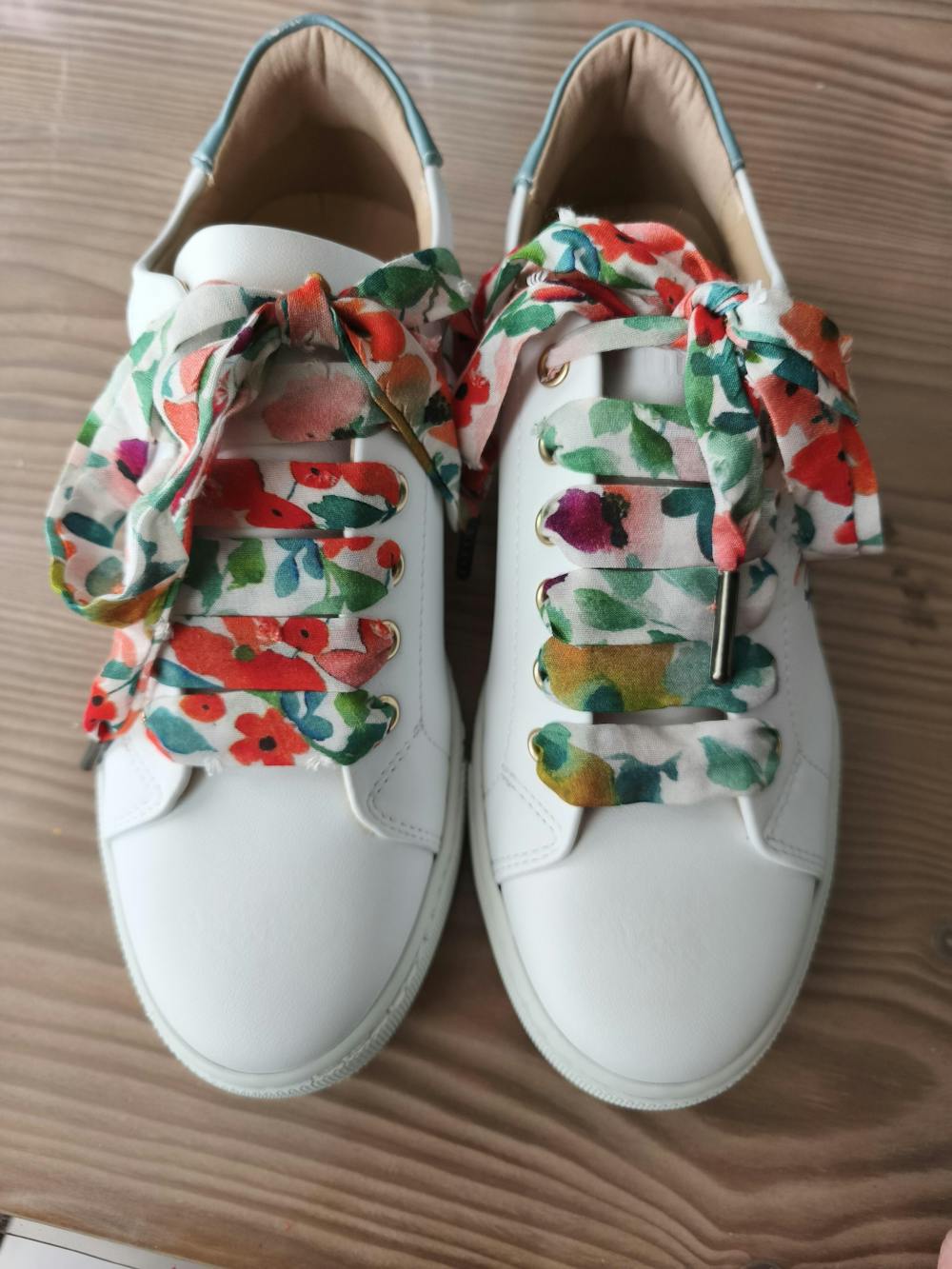 Lacets prune plumetis dorés