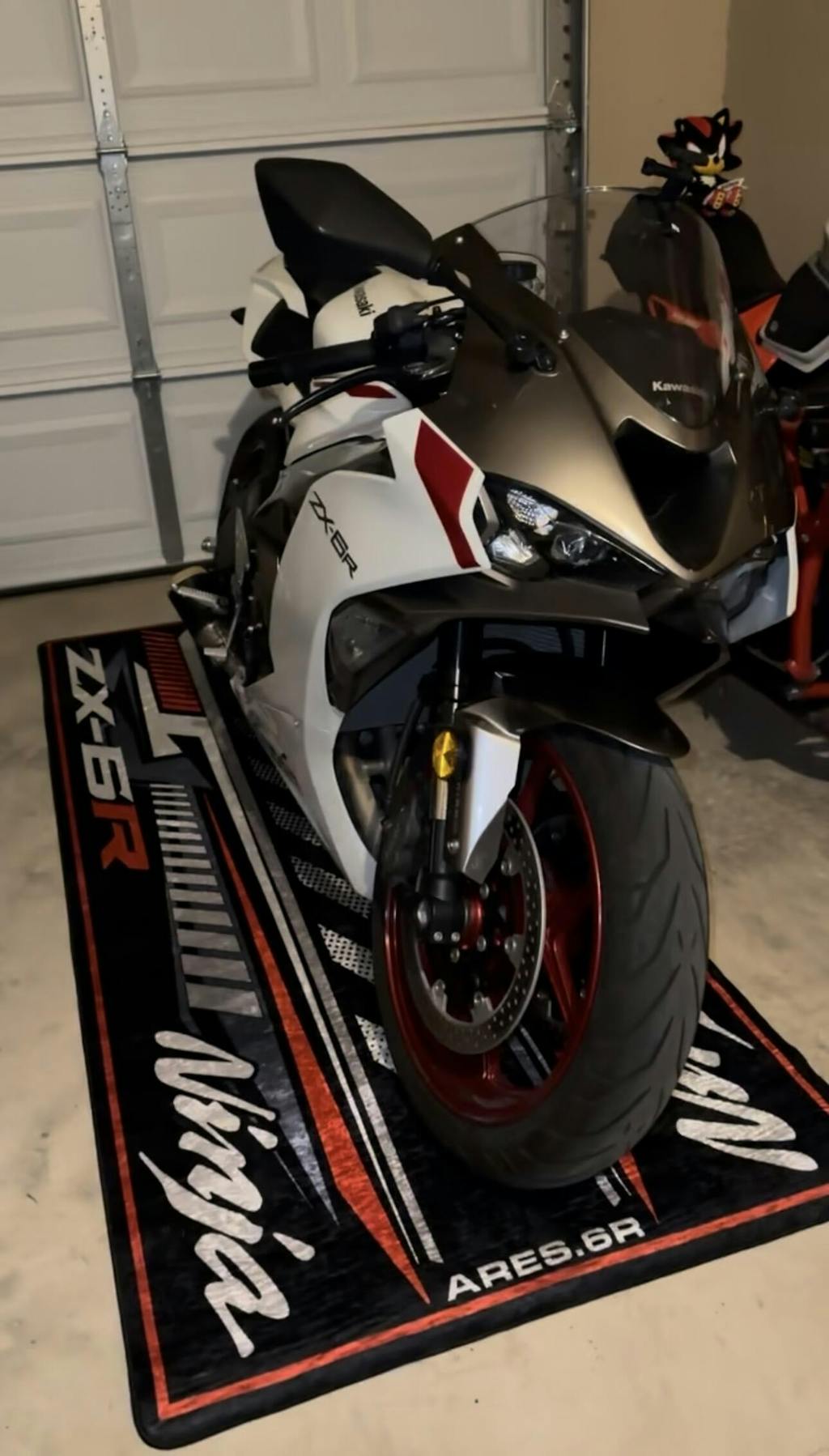 Motorcycle Pit Mat for Kawasaki Ninja ZX-6R - Ultimate Protection