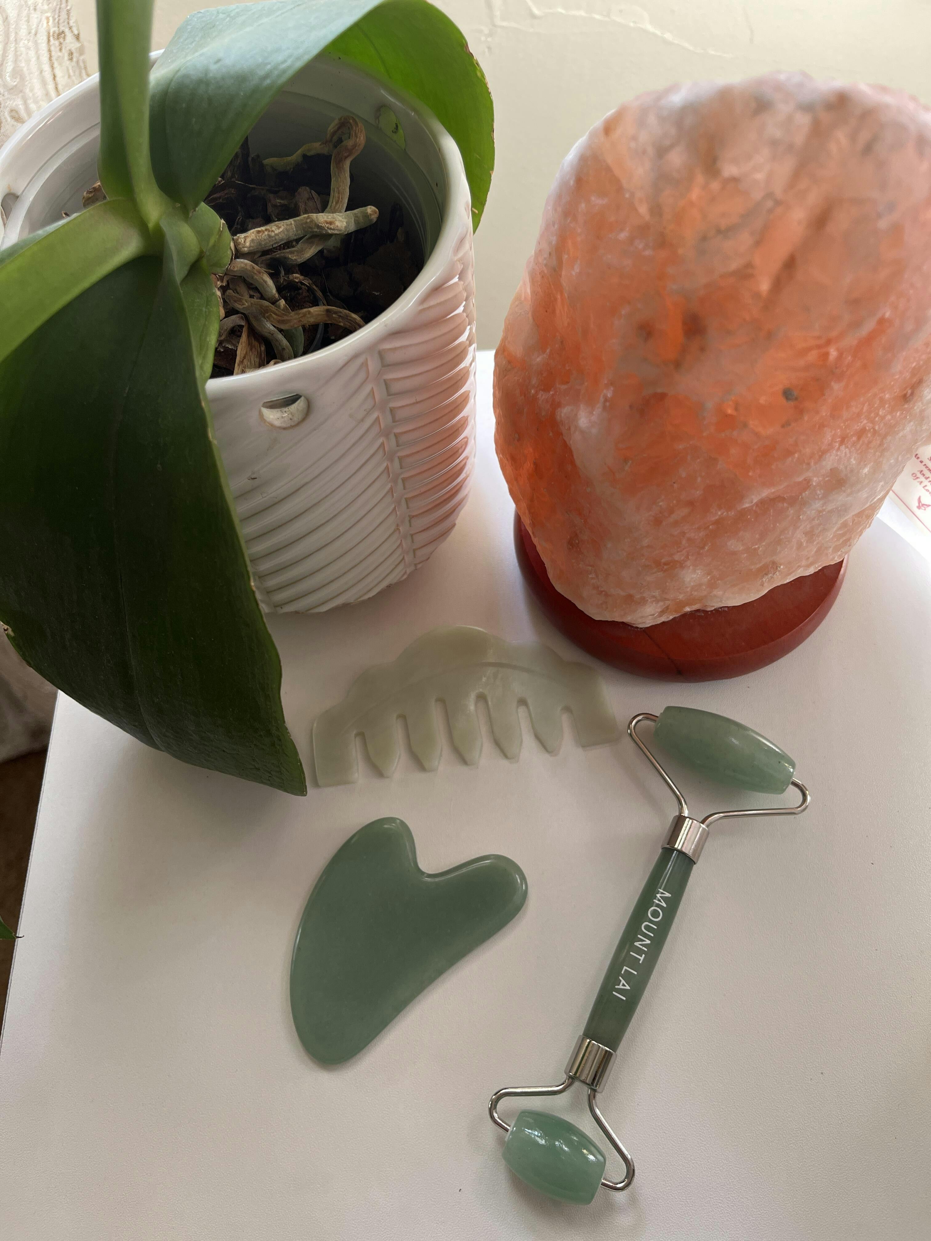 The Jade Massaging Gua Sha Comb – Mount Lai