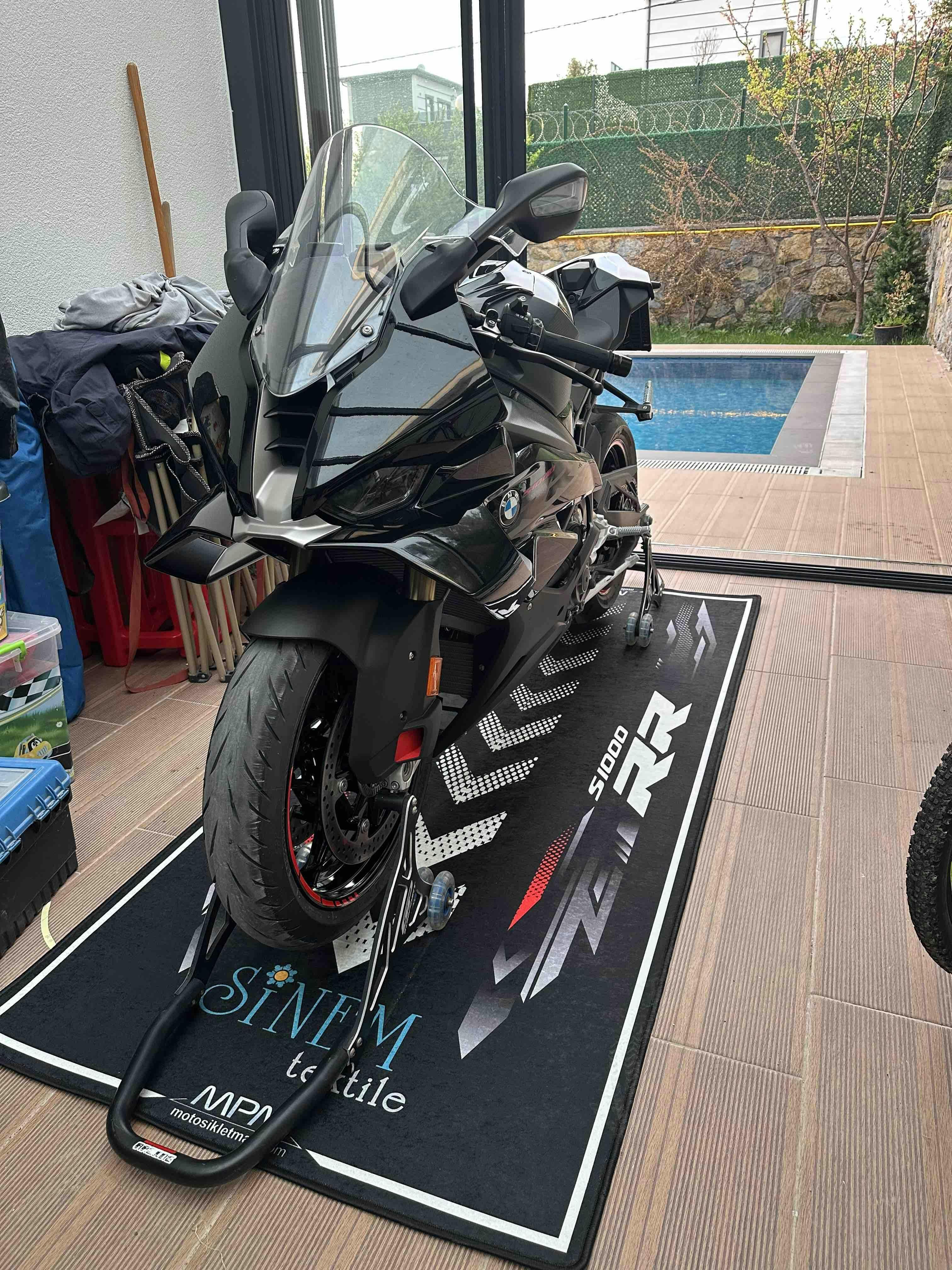 Kawasaki Ninja ZX-6R KRT Edition İçin Tasarlanmış Motosiklet Matı