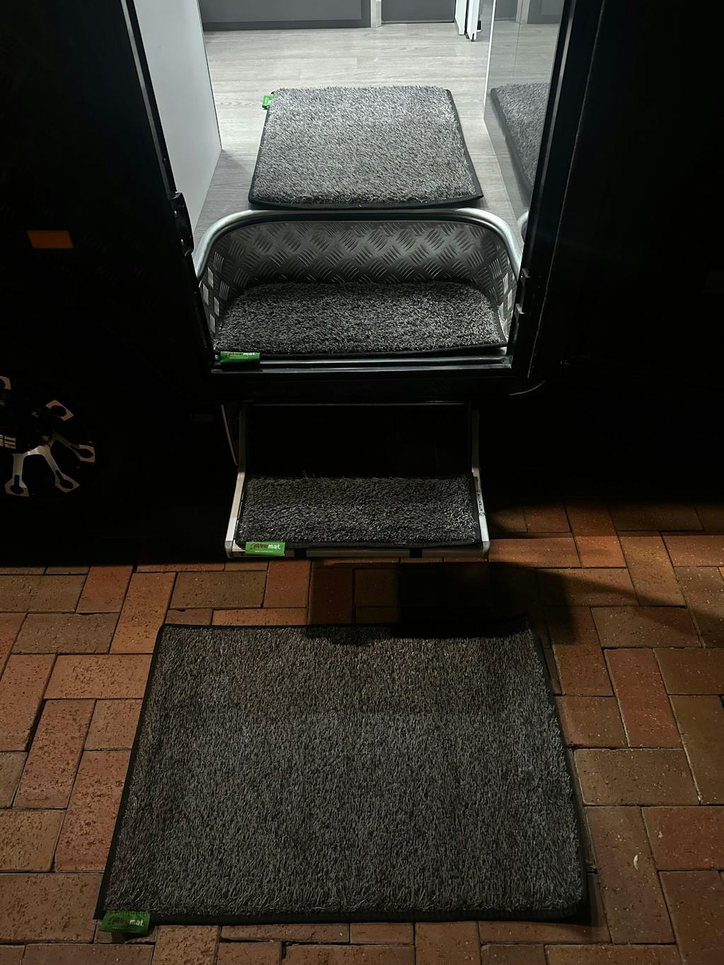 muk mat Pull-Out Step Mat