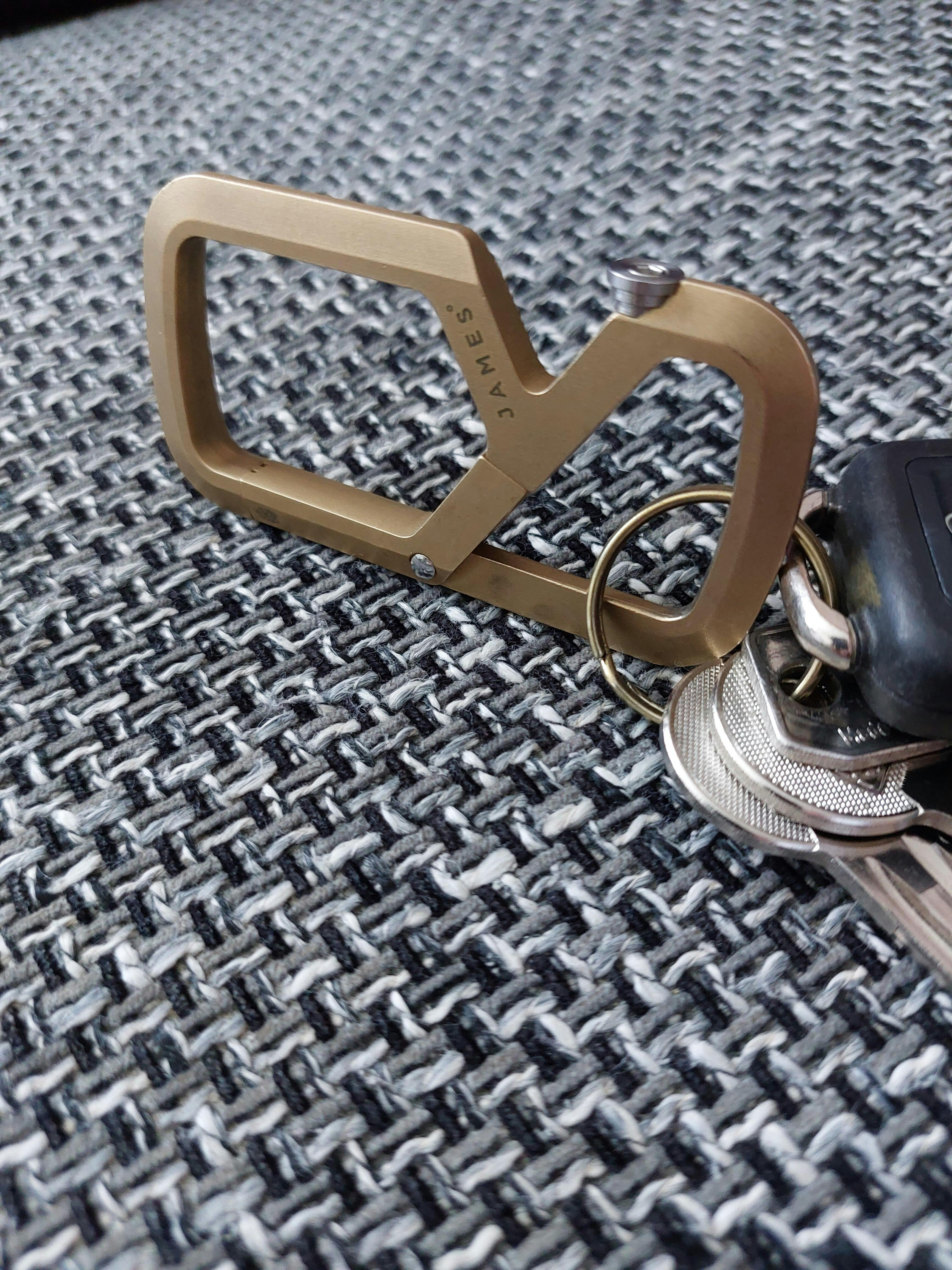 The James Brand Mehlville Brass Carabiner – Mukama