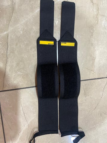 Muscleape Black Wrist Wraps | Adjustable Wrist Support with Thumb Loop for Weightlifting, Bench Press & Powerlifting | Unisex Gym Straps