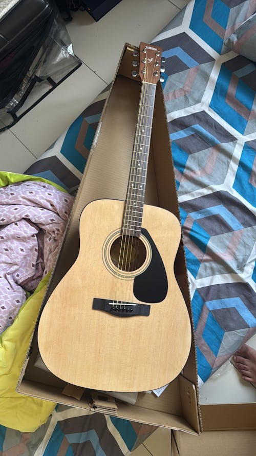 Yamaha F310 Acoustic Guitar - Natural