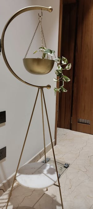muun tripod planter - Gold and White Marble